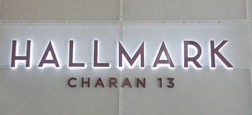 ป้ายหลัง Lobby ภายในโครงการ Hallmark Charan 13