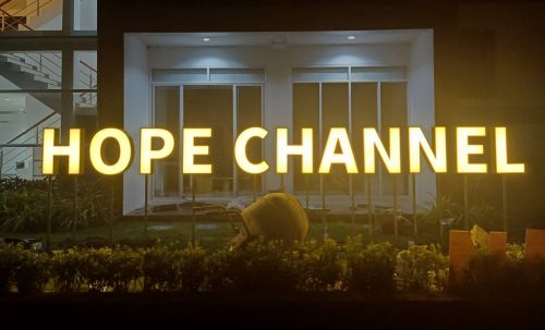 ป้ายหน้าสำนักงาน Hope Channel, Hope TV